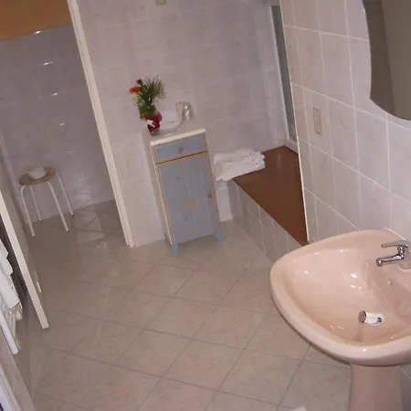 Saint Martin Hotell 2*